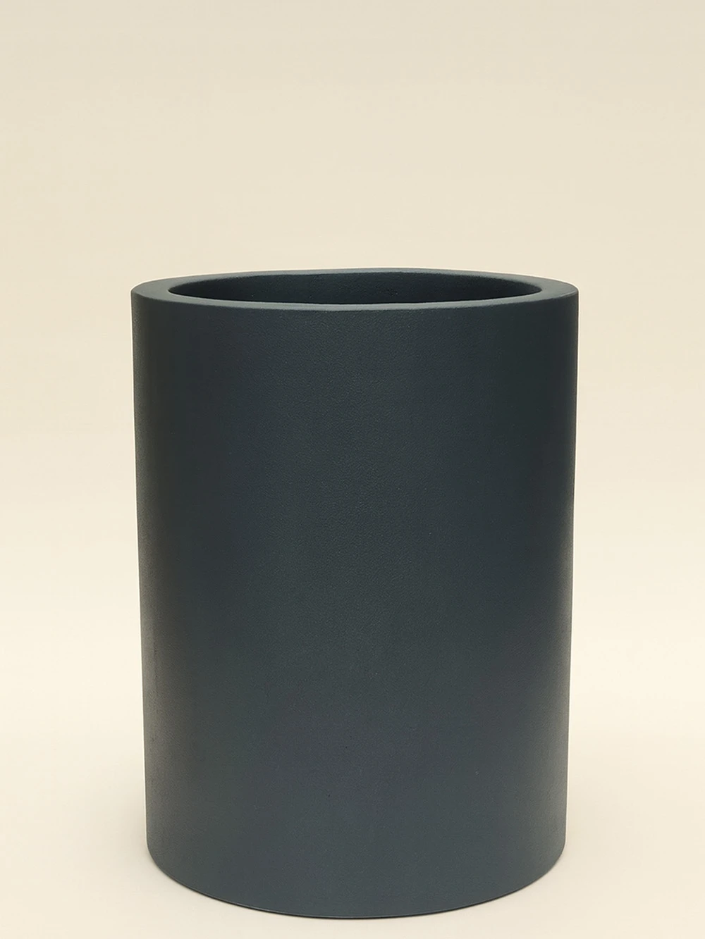 Silindir Beton Saksı No 1 Ø32cm Siyah Silindir Beton Saksı No 1 Ø32cm Siyah - saksilar - Lalezar Botanik
